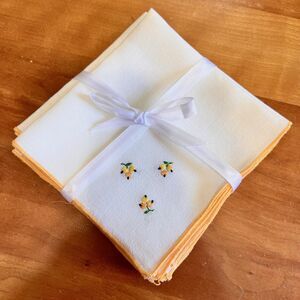 Vintage Floral Linen Napkins, Heirloom Napkin Set of 4, Yellow Floral Napkins